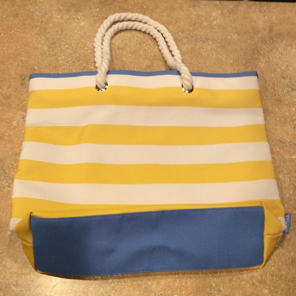 Clinique Handbags - CLINIQUE NAUTICAL BEACH TOTE 🏖
